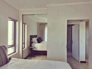 Bright & Airy Lonehill Apartment