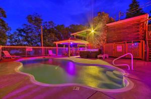 Lakehouse wPools, hottub, Dock, Sauna,Playground