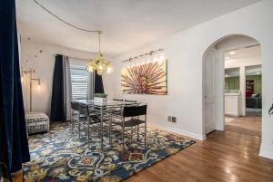 Bright & Stylish 4BR Spot - Close to Downtown Fun - 4hvězdičkové hotely ve městě Omaha