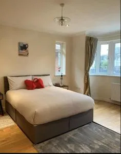 Prime Location Heathrow Airport - 伊灵