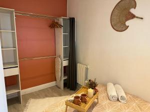 Appartements Ideal Couple & Famille - HYPER CENTRE - TRAM - WIFI - PARKING Possible - GARE - leRelaisdOdile24 : photos des chambres