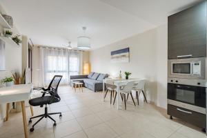 Bright & Modern Apartment in Palm Mar with Terrace AC and Swimming pool