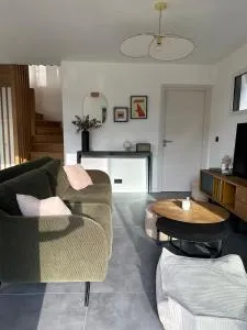 Villa avec piscine privée au calme - BIQ