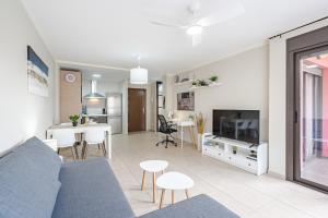 Bright & Modern Apartment in Palm Mar with Terrace AC and Swimming pool