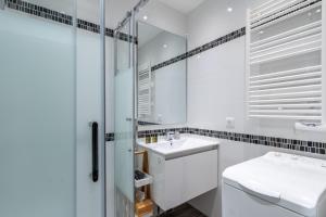 Appartements Magnifique appartement 2 personnes au coeur de Menton, Climatise et Proche Gares routiere et SNCF, Totalement equipe : photos des chambres