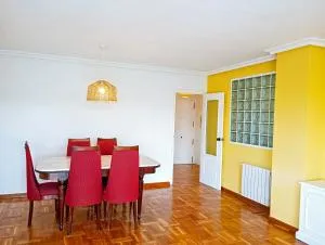 Amplio y luminoso en urbanización con piscina y garaje privado - La Condomina