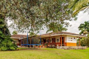 Casa Campestre con Jacuzzi y 4 habitaciones en Pereira