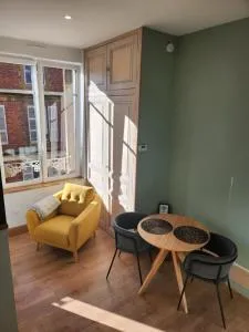 Studio centre ville avec Netflix et Canal plus - Parking gratuit à proximité - Montcy-Saint-Pierre