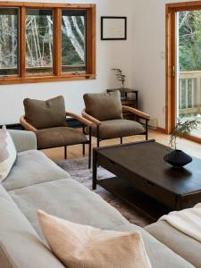 Private Chalet with Fire Pit Deck and Large Yard