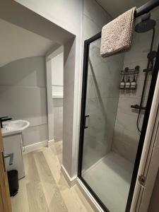 Brand New city Centre Flat, WiFi, Free Private off-site parking