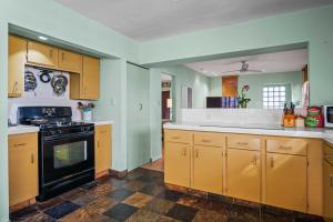 Steps to Venice Beach Vintage Venice Retreat