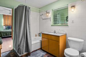 Steps to Venice Beach Vintage Venice Retreat