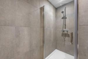 Luxe 1br Wlift & Free Gym Access In Station House