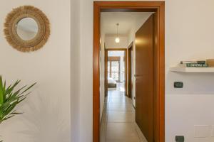 Casa moderna con giardino