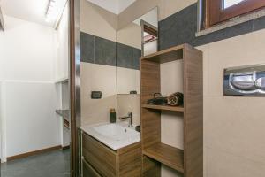 Casa moderna con giardino