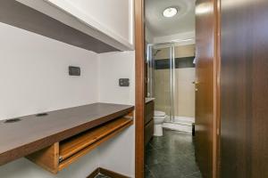 Casa moderna con giardino