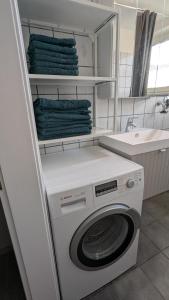 Modern Whg, 6 P, Tischfußball, Balkon