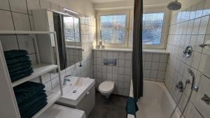 Modern Whg, 6 P, Tischfußball, Balkon