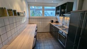 Modern Whg, 6 P, Tischfußball, Balkon