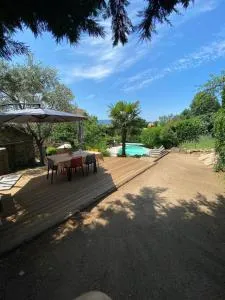 Belle maison en pierre avec piscine - Ucel