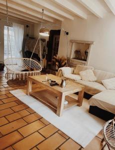 Maisons de vacances Belle maison en pierre avec piscine : photos des chambres