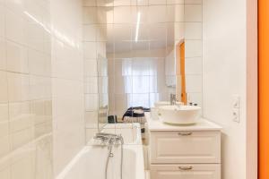 Le Colorado - Stade de France, Aéroport CDG, Metro 13