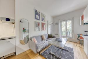 Le Colorado - Stade de France, Aéroport CDG, Metro 13