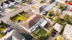 Four Bedroom House by Brookland Stays Serviced Accommodation Short Lets Bushey with Free WiFi