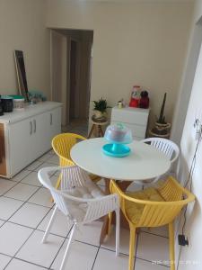 Quarto cama Casal, Vista para o mar, próximo a FMO, Centro Histórico, shopping Patteo - AR CONDICIONADO