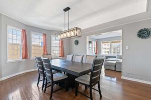 Escape to Raleigh Ave 3 Steps from the Beach