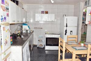 Casa com Quarto Duplo com Banheiro Privativo