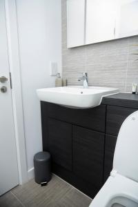 Luxury 2 Bedroom and bathroom in Central Manchester With Balcony