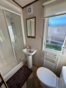 The Retreat 34, Central Heating, Pet friendly, WiFi - Golden Palm Resort - Meadow Lakes Caravan & Lodge Hire