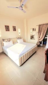 Cozy 3 bedroom Apt with Central location