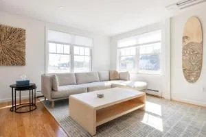 Charming Beach House near Pine Point Beach - Scarborough