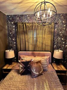 Bigfoot Hunters Haven-1bed1bath-deck-russell Ks