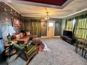 Bigfoot Hunters Haven-1bed1bath-deck-russell Ks - Хейс