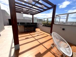 Apartamento de 2 quartos, com piscina e há 10 km de copacabana