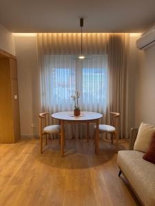 Chic Apt with New Bazaar View