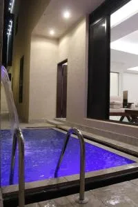 فيلا مكونة من 3 غرف نوم و مجلس و صالة و مطبخ وغرفة عاملة و مسبح تفتح الغرف حسب عدد النزلاء - 阿尔卡吉