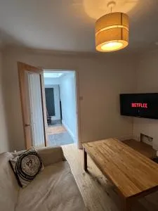 kent house - free parking & free wifi - Allington