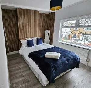 Fully furnished entire house with free parking - Old Clee