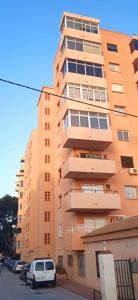 Bonito Estudio vistas al mar Zona Puerto Marina