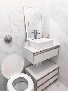 Ótima localização no Centro do RJ, frente ao metrô