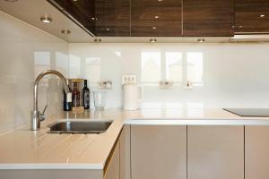 Auracasa 2 bed O2 Canning suite