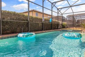 Upstay Renovated 9 Bedroom Home with Movie Theater & Games Room