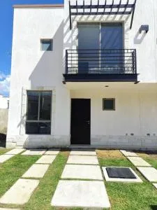 Casa Alba completa en Residencial Facturamos - Comanjilla