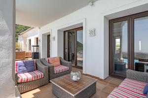 Luxury Modern 5BR Villa - Infinity pool & Panoramic sea views