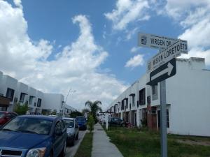 Casa Mision Comoda casa en fraccionamiento con alberca Facturamos