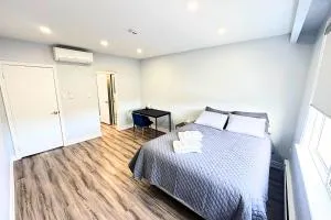 Spacious Master Suite w Private Bathroom Steps to Subway - Downsview